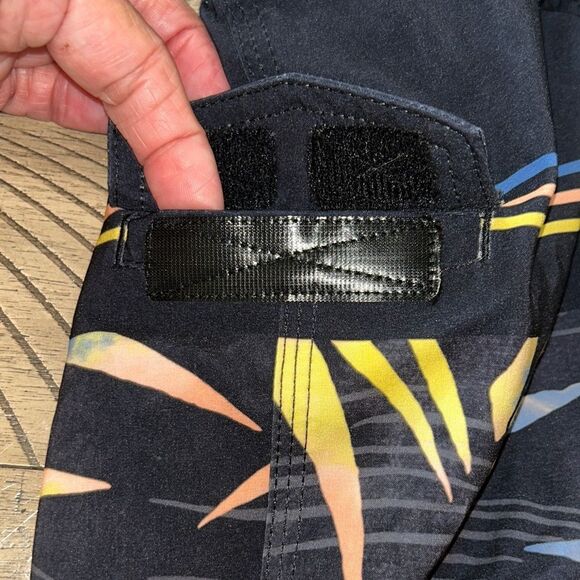 Quiksilver Swim 🏊 Board Shorts 🩳 🏄🏼‍♂️ Shorts Pocket Waist pulls - Picture 14 of 16